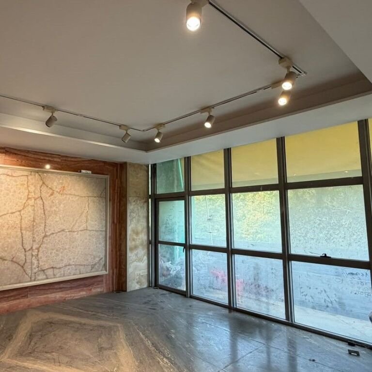 🏢✨ LOCALE COMMERCIALE IN AFFITTO | DI FRONTE A DELIJORGJI ✨