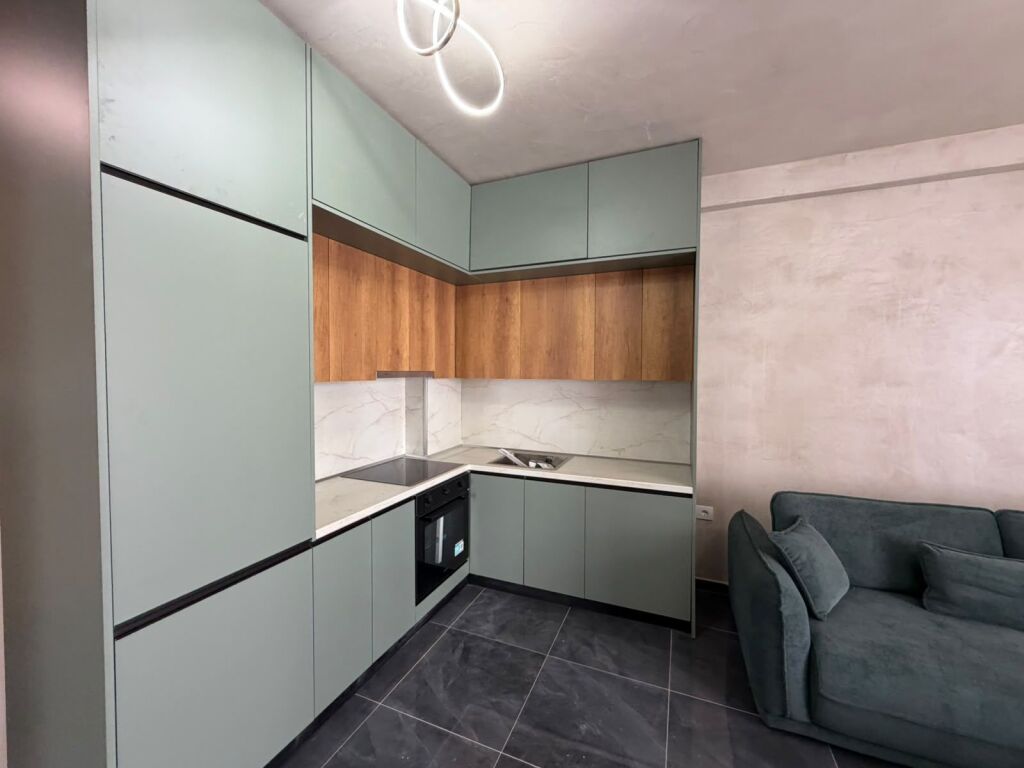 Shitet apartament 2+1 ne Malin e Robit