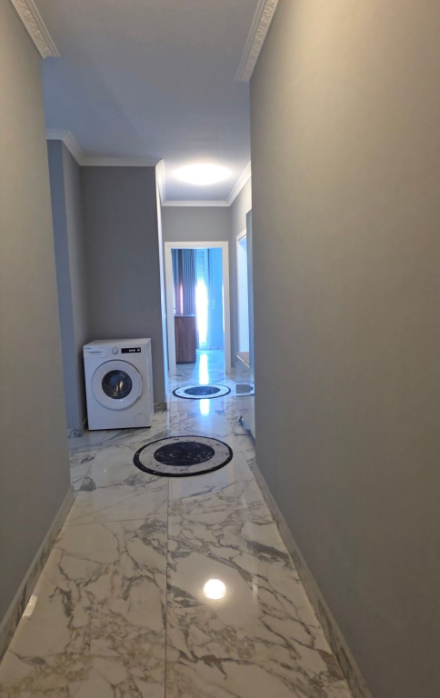 Jepet me qira apartament 2+1 përballë QSUT, Tiranë.