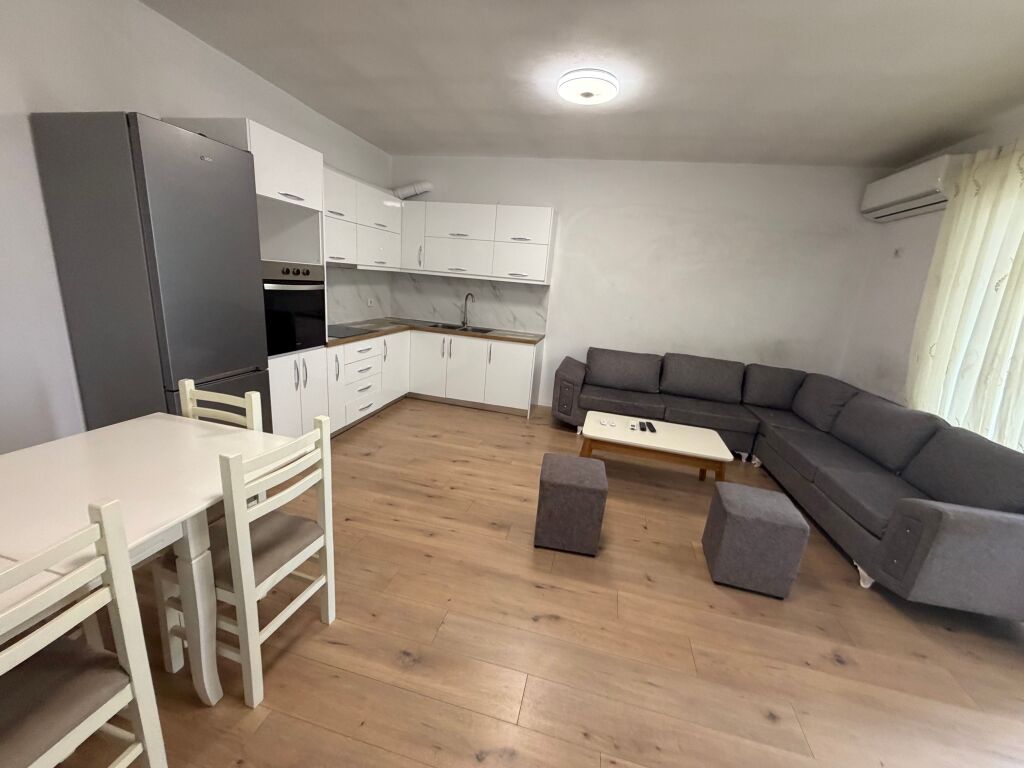 2+1, te nela 6 yzberisht, 550 mije leke