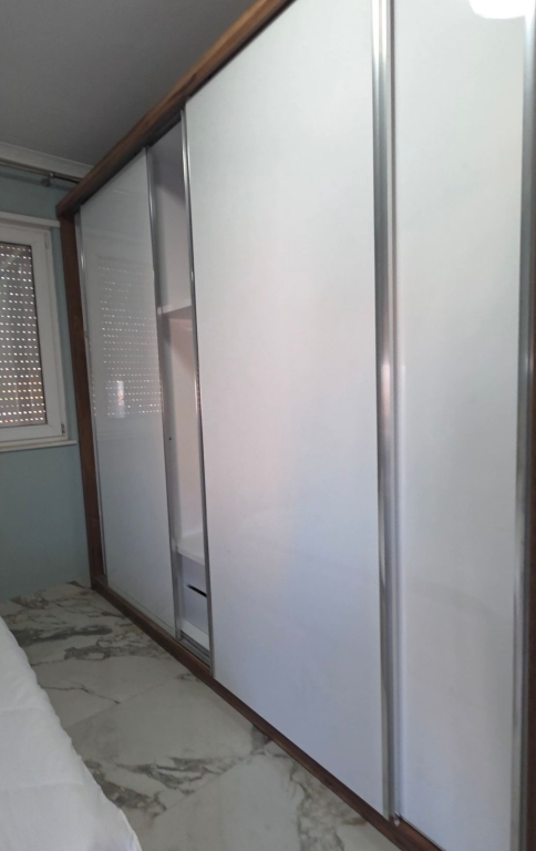 Jepet me qira apartament 2+1 përballë QSUT, Tiranë.