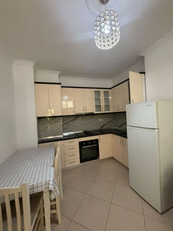 Jepet me qira apartament 2+1 ,Rrota e Kuqe, Plazh, Durrës
