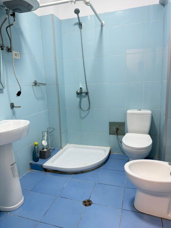 Jepet me qira apartament 2+1 në Selit 55000 leke,
