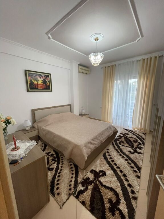 Jepet me qira 1+1 Liqeni i Thate 650€