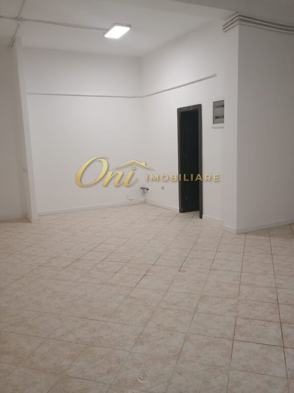 YZBERISHT NEGOZIO IN VENDITA 55M2