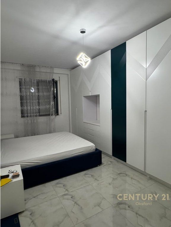 JEPET ME QIRA APARTAMENT 2+1+2 PËRBALLË UET, TEK RRUGA “XHANFIZE KEKO”!
