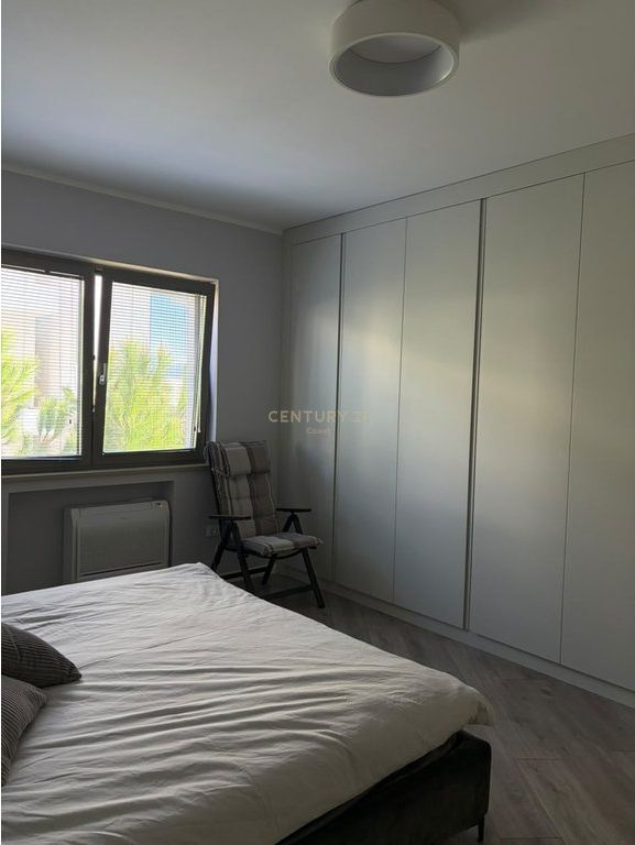 Penthouse me qira ne Lungomare, Vlore