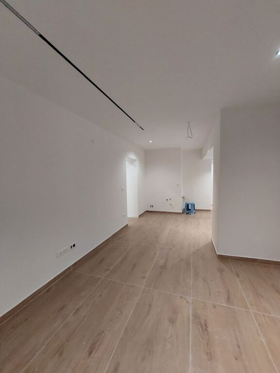 Qera | Ambjent Biznesi | Rruga Bardhyl | 500 €/muaj