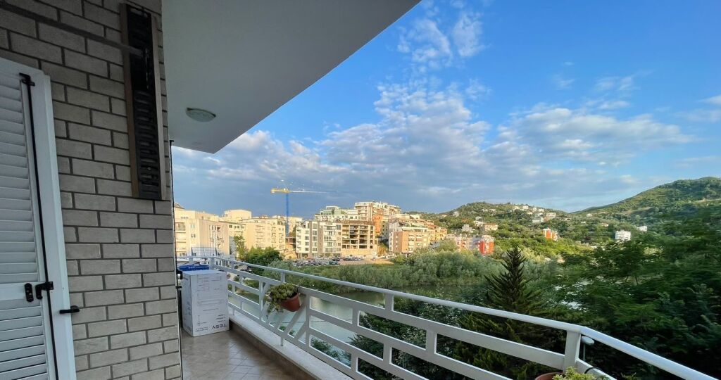 Jepet me qira 1+1 Liqeni i Thate 650€