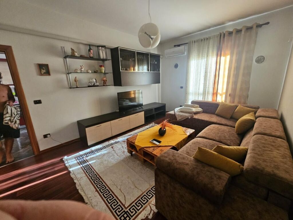 🏠 Per qira Apartament  2+1+2 Prane Gjykates Durres