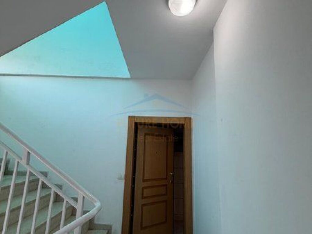 Shitet, Apartament 2+1, Liqeni i Thate, Tirane.