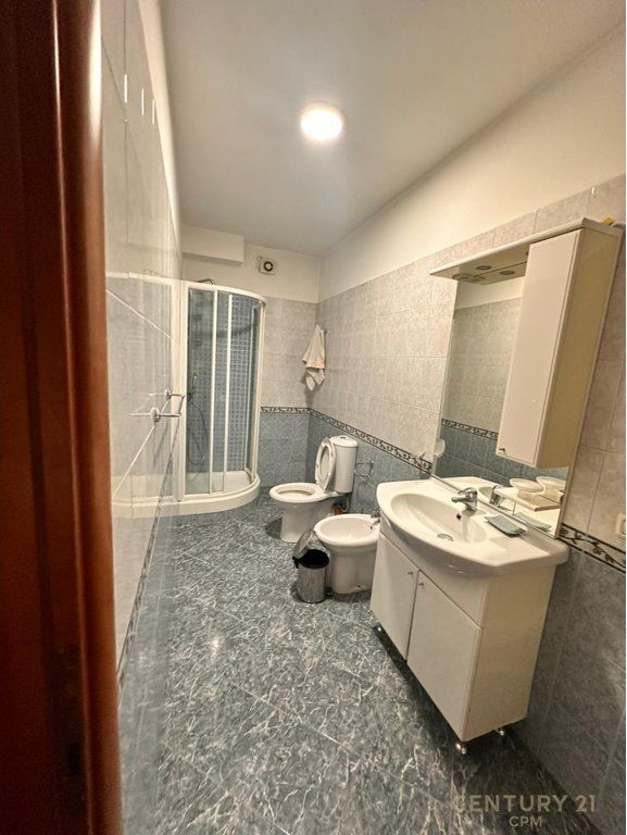 Apartament 2+1+2 per shitje te Blloku