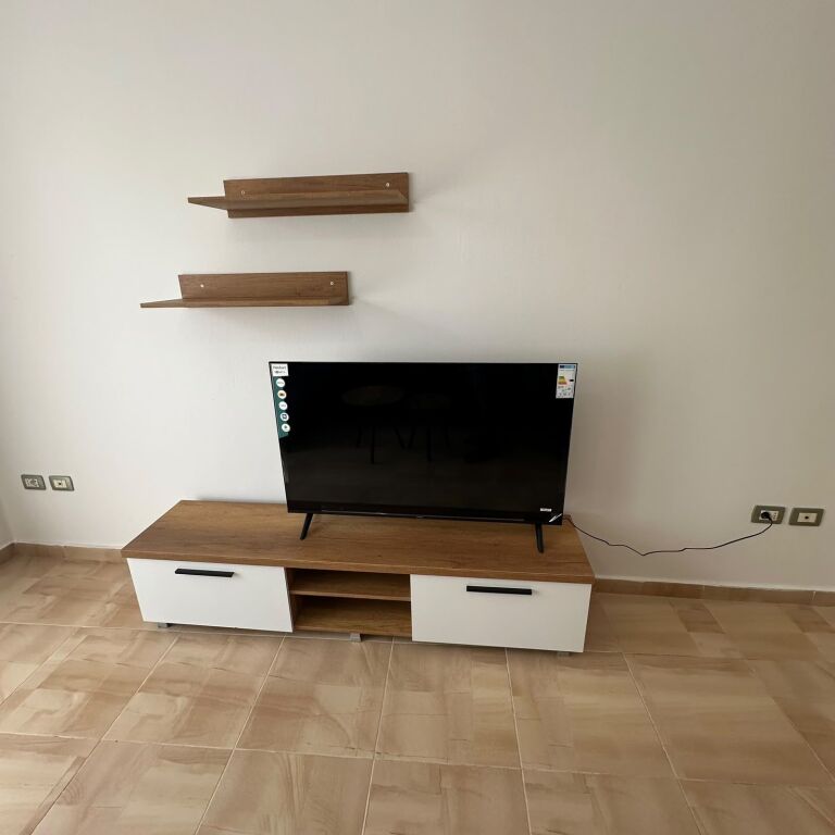 Apartament 3+1 me qira ,Materniteti i Ri