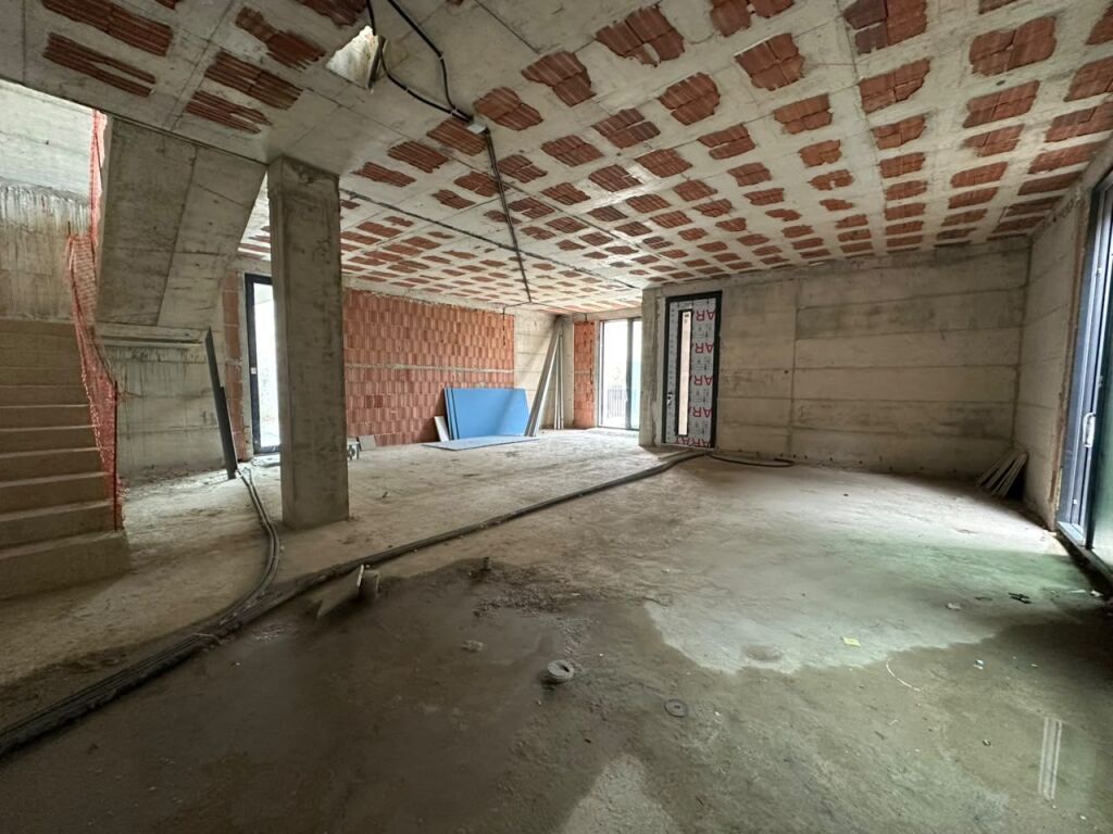 SHITET VILË INDIVIDUALE – LAKE SHORE RESIDENCES 📍 Liqeni i Farkës, Tiranë
