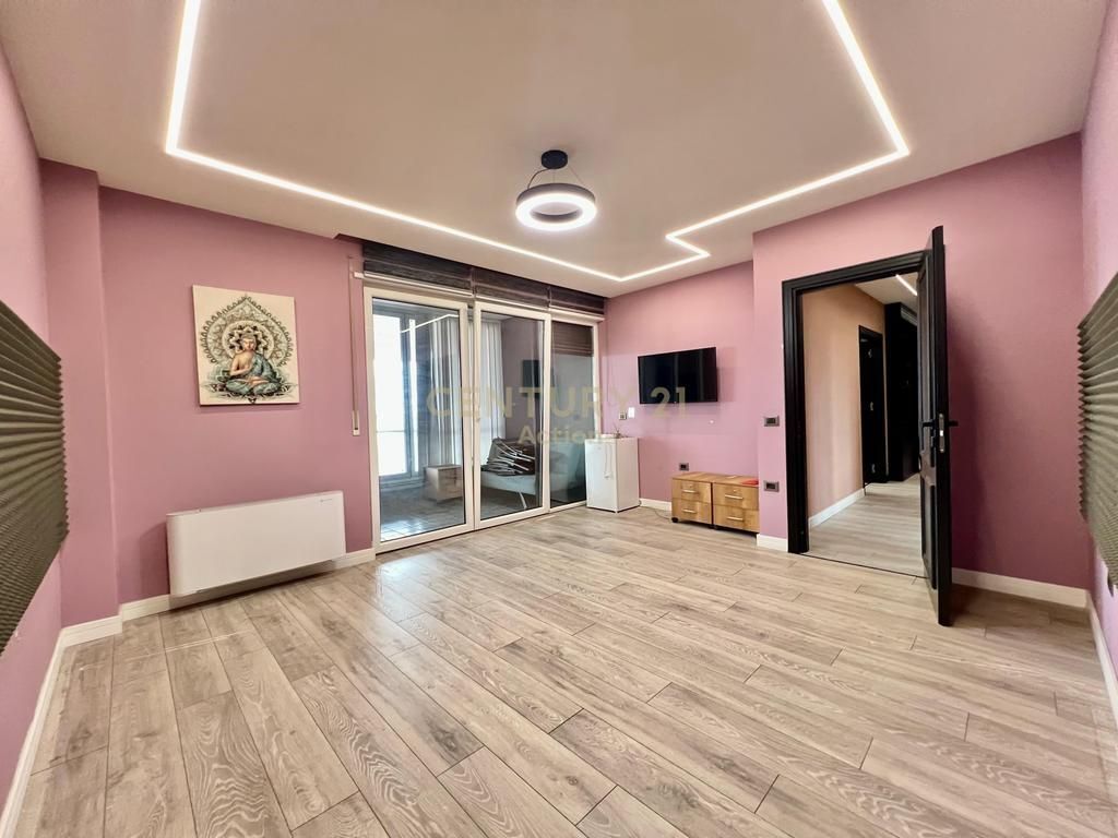 QIRA, ZYRË MODERNE - 📐 180 M2 me POST PARKIMI &amp; PAMJE, PORCELAN‼️ 1,600 € /Muaj