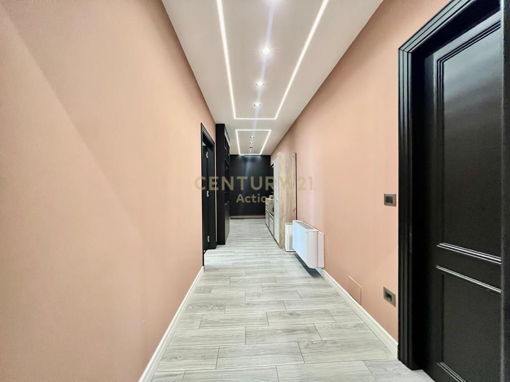 QIRA, ZYRË MODERNE - 📐 180 M2 me POST PARKIMI &amp; PAMJE, PORCELAN‼️ 1,600 € /Muaj