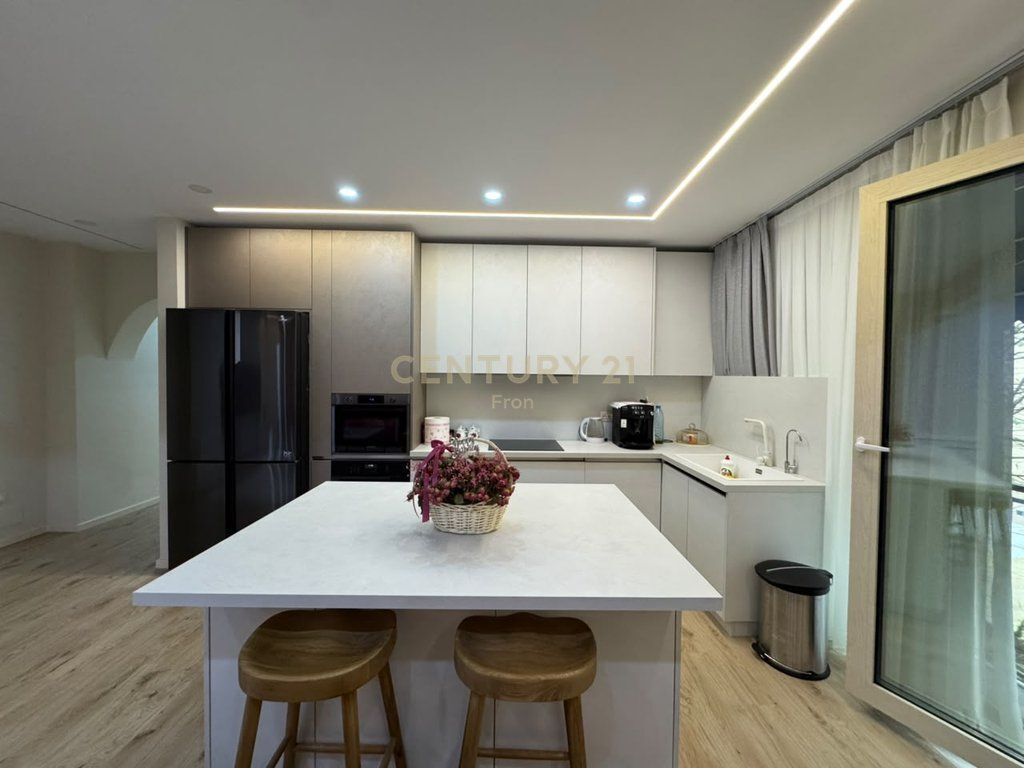 APARTAMENT MODERN PER QIRA PRANE ARENES KOMBETARE! 2,500 € /Muaj