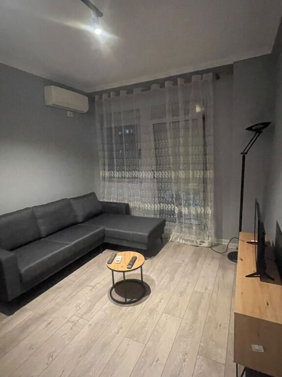 🏢Don Bosko, vicino al Collegio “Qatar” viene affittato appartamento 2+1, arredato 60.000 Leke