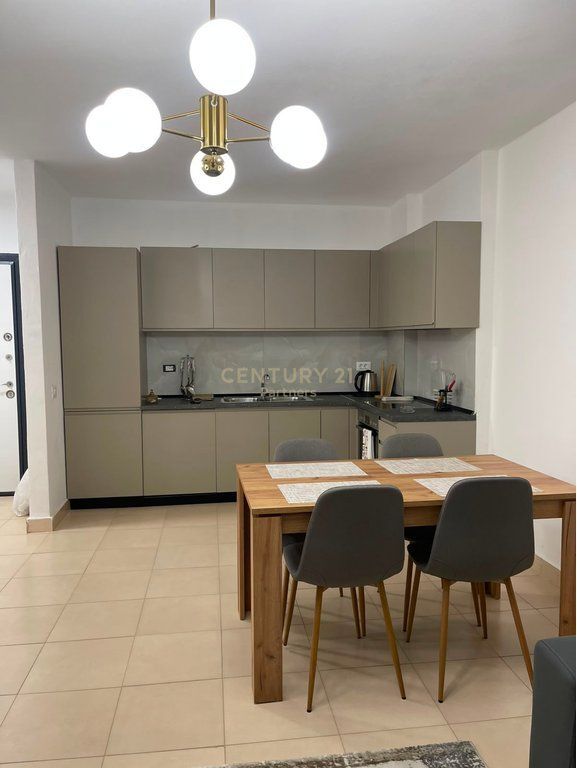 APARTAMENT 3+1+2 PËR SHITJE – RRUGA 5 MAJI, TIRANË