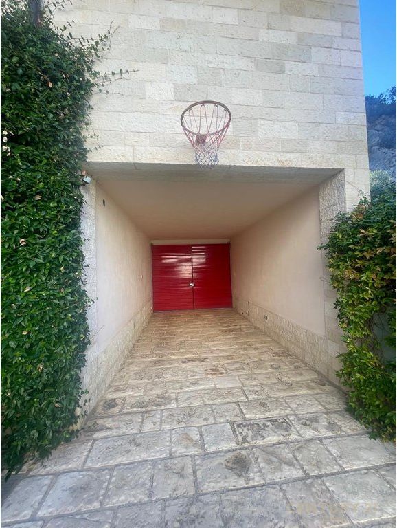 3-storey villa for rent with pool and superb view, Petrelë, Tirana - 3500€ | 421 m²