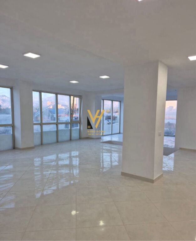 JEPET AMBIENT BIZNESI DUPLEX 260 M2 TE BULEVARDI I RI 260.000 LEKE
