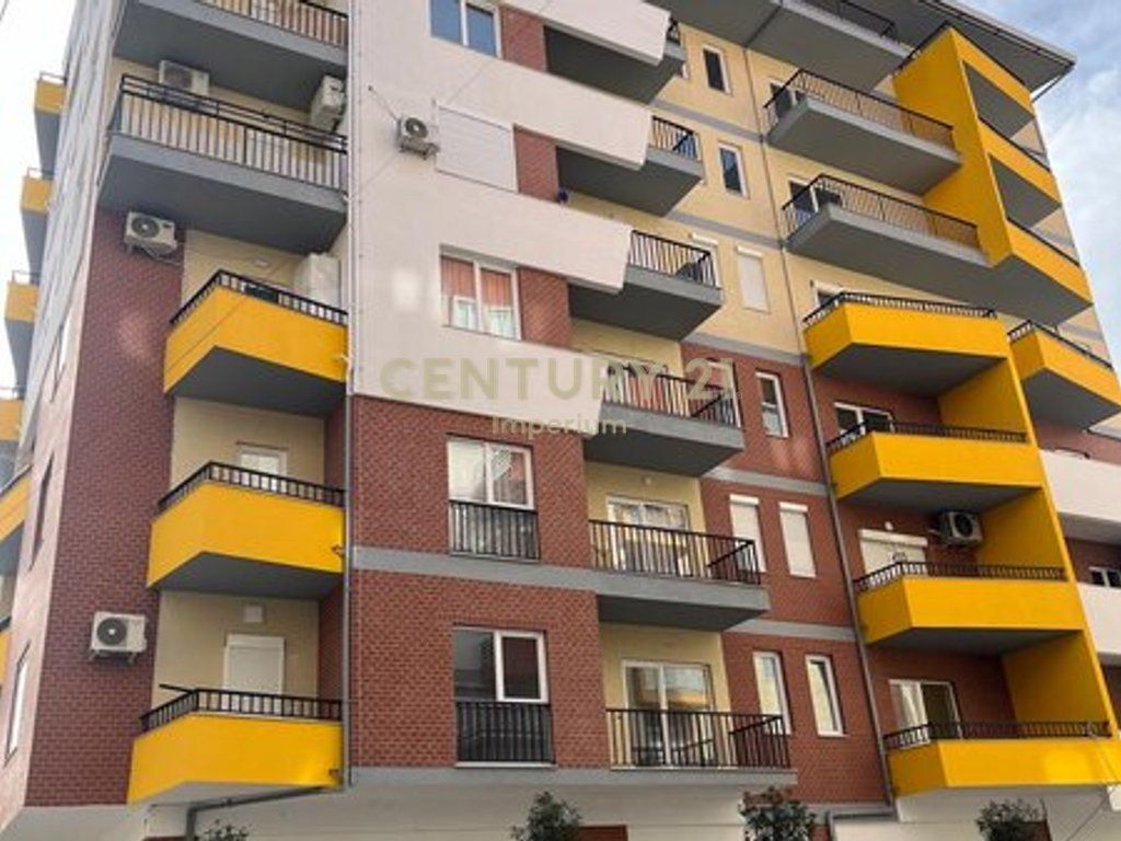 Apartment 1+1 at 1 Maji, Pogradec – Relaxing view and new building!