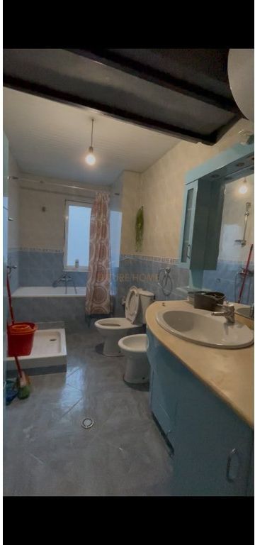 Rent, Apartment 2+1, Paris Commune, Tirana. 925 €    85,000 Lekë