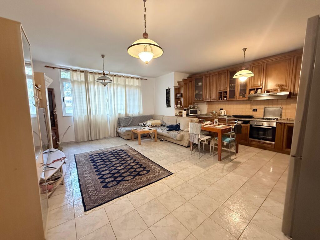 APARTAMENT 3+1 PER SHITJE PRANE KIKA 1