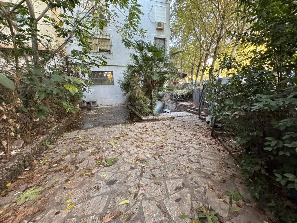 🏢 JEPET ME QIRA AMBIENT BIZNESI  📍 Bulevardi Zhan D’Ark, përballë Maternitetit “Koço Gliozheni”