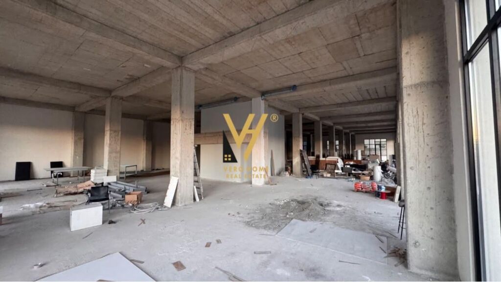 JEPET GODINE DY KATESHE 1.900 M2 ME QERA TE AUT. TR-DR 7.000 EURO
