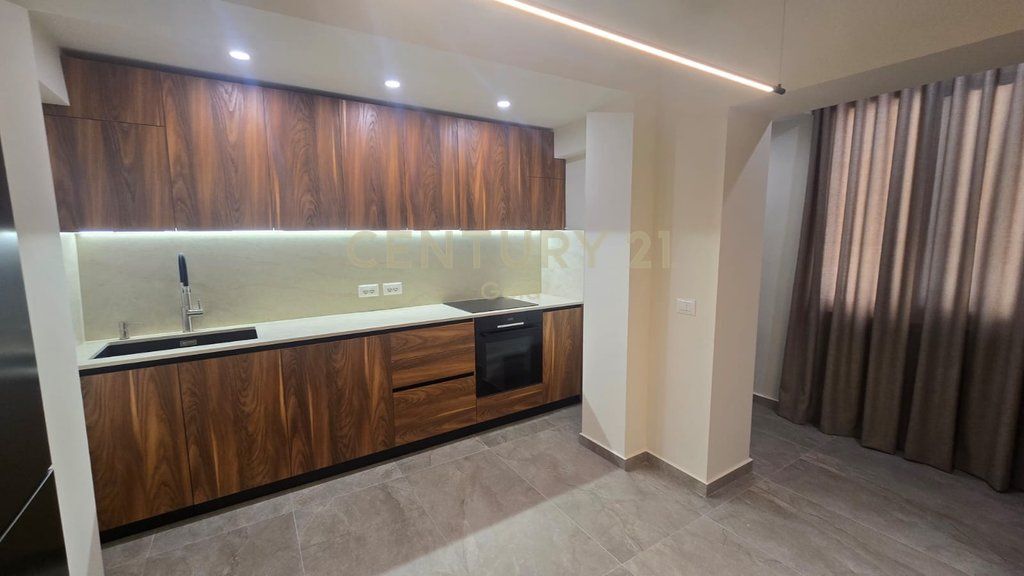Apartment 2+1 newly renovated for rent on Durres Street