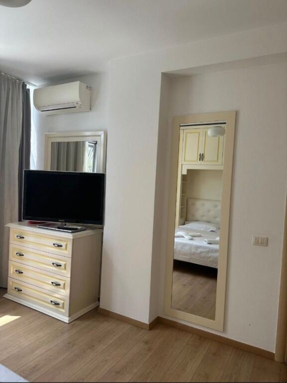 Shitet apartament 2+1 prane Square 21