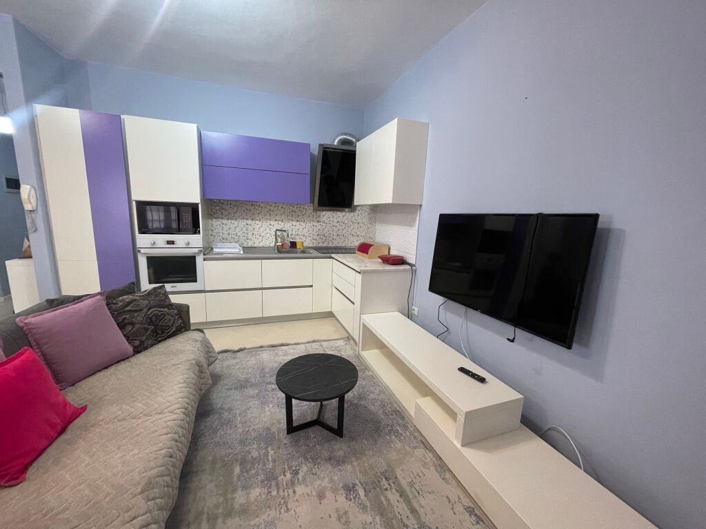 Qira,Apartament 1+1 tek Kristal Center 65.000 lekë