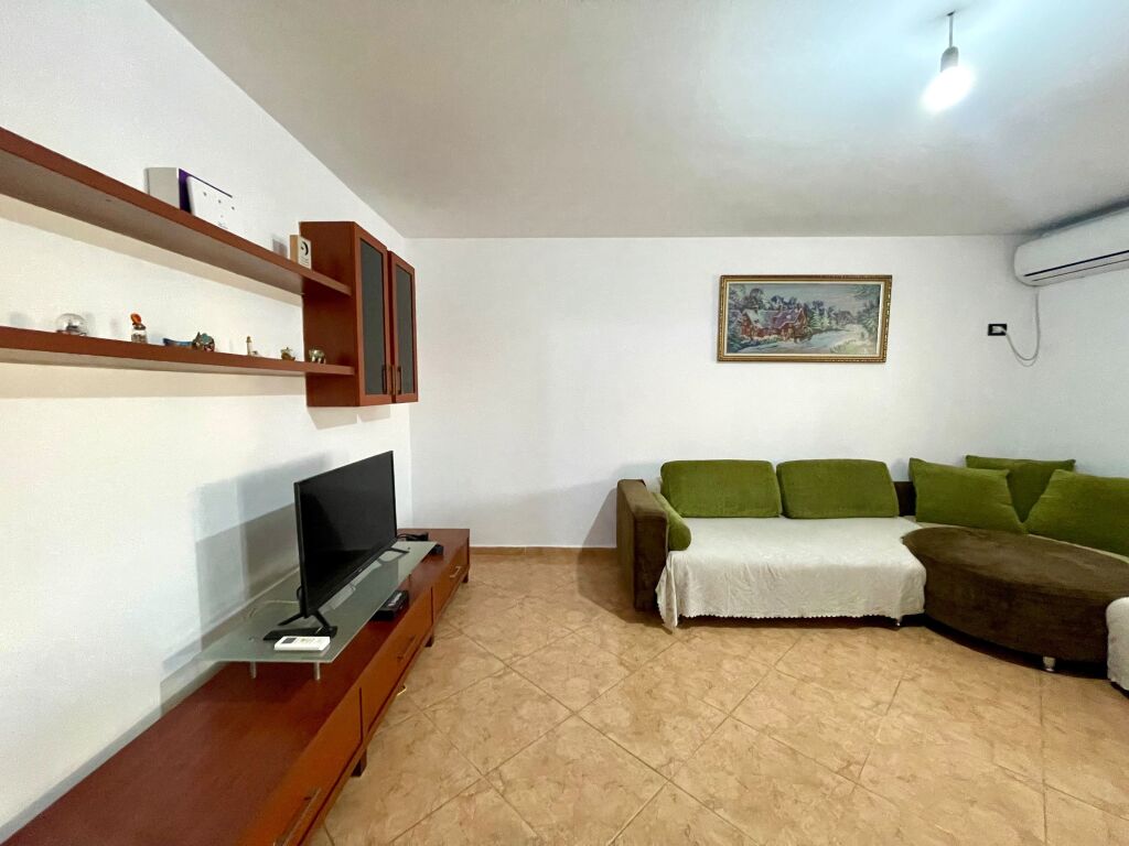 3+1 for rent near the new market 70,000 lek /month
