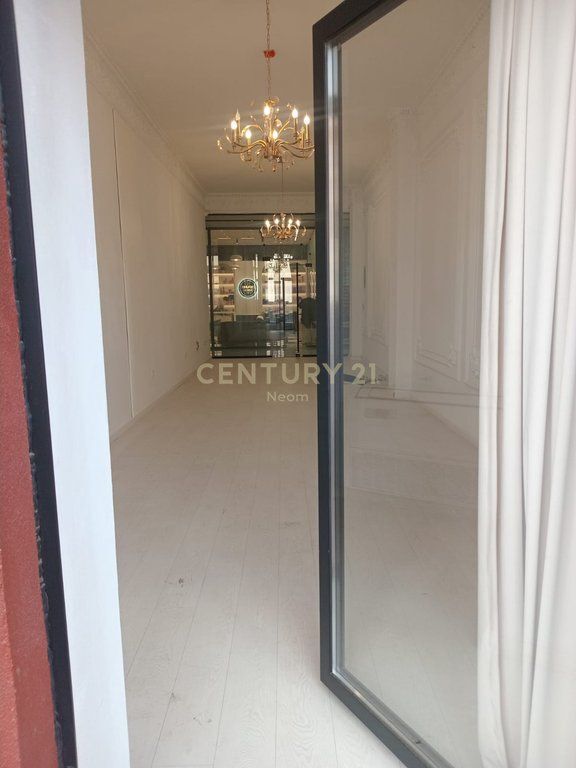 LOCALE COMMERCIALE IN AFFITTO 80M2 PRESSO GARDEN BUILDING, VIA KAVAJES