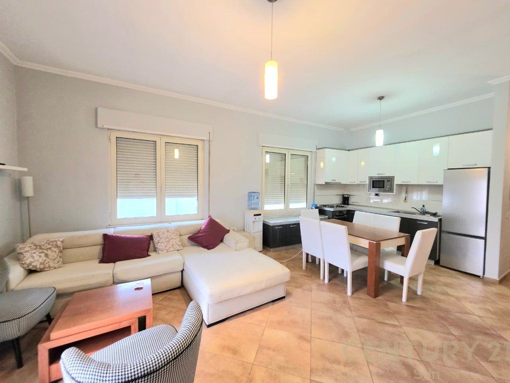 Apartament 2+2 Me Qira në Kopshtin Botanik Zoologjik, Tiranë - Çmimi: Kontaktoni | 108 m²