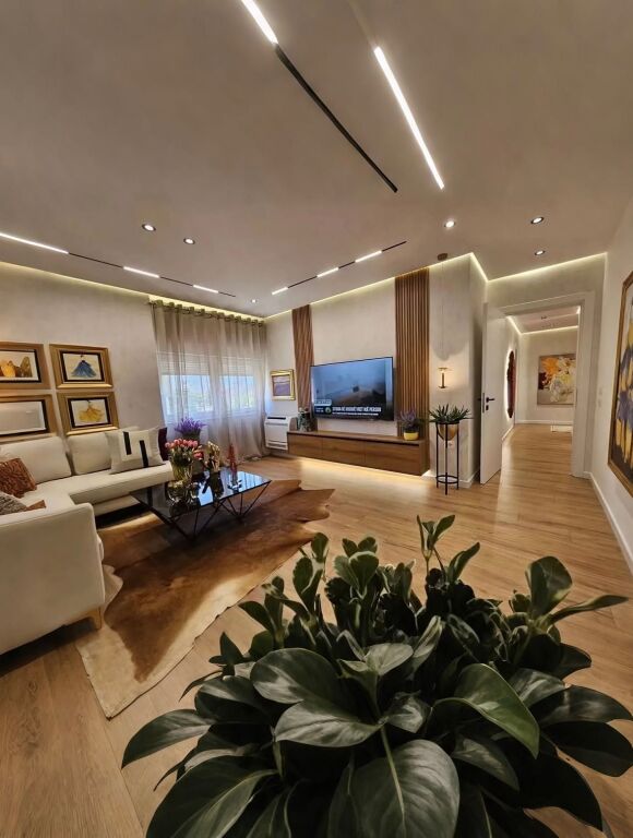 Shitet Apartament 2+1📍Don Bosko, buze rruge
