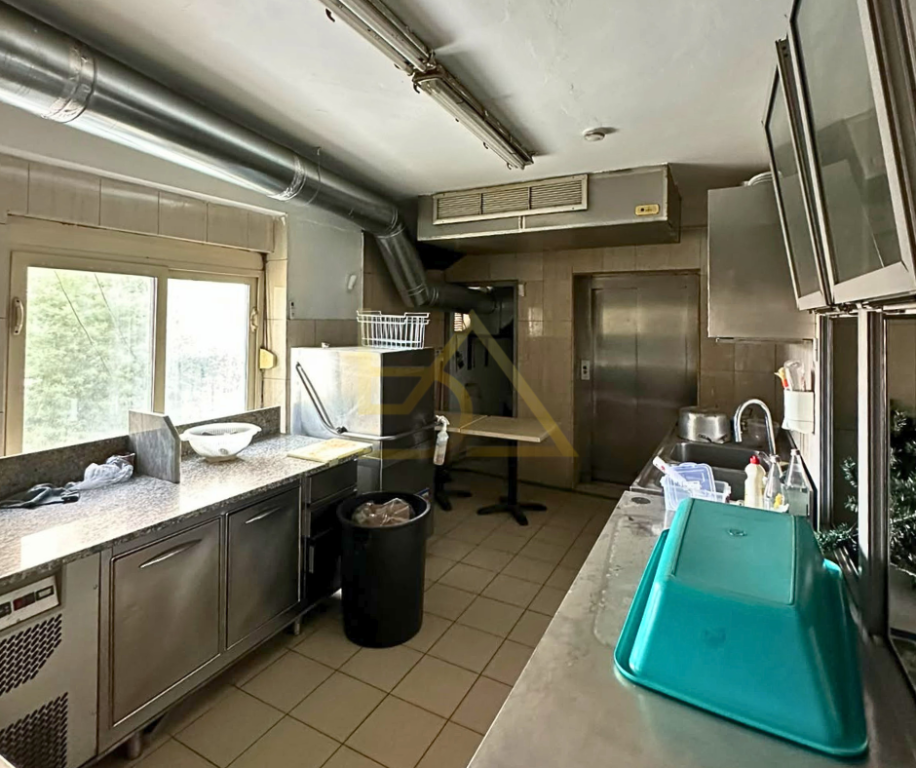 JEPET ME QIRA LOKAL – BRRYL, TIRANË