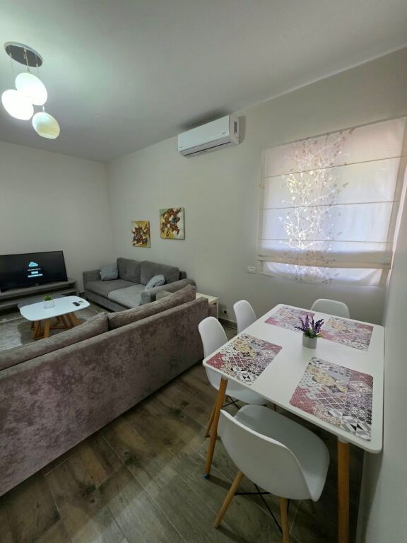 # In Affitto: Appartamento 1+1 (Piazza Wilson – Petro Nini) 📍Via Margarita Tutulani | 65 m² | 2° Piano | 650 €/Mese | Completamente Nuovo ✨️🔥