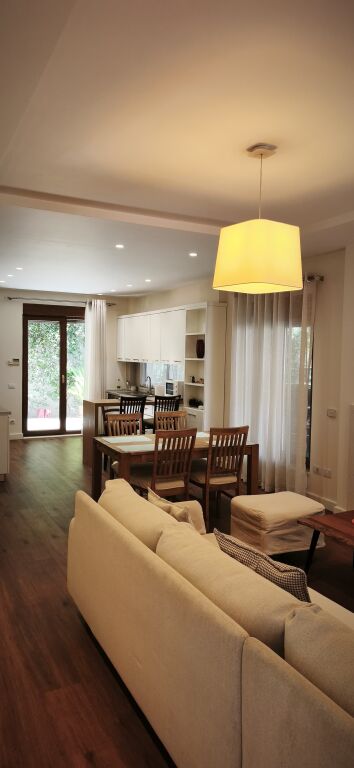 Vilë luksoze 233 m² me qira në Kolombo, TEG, Tiranë – Parkim privat