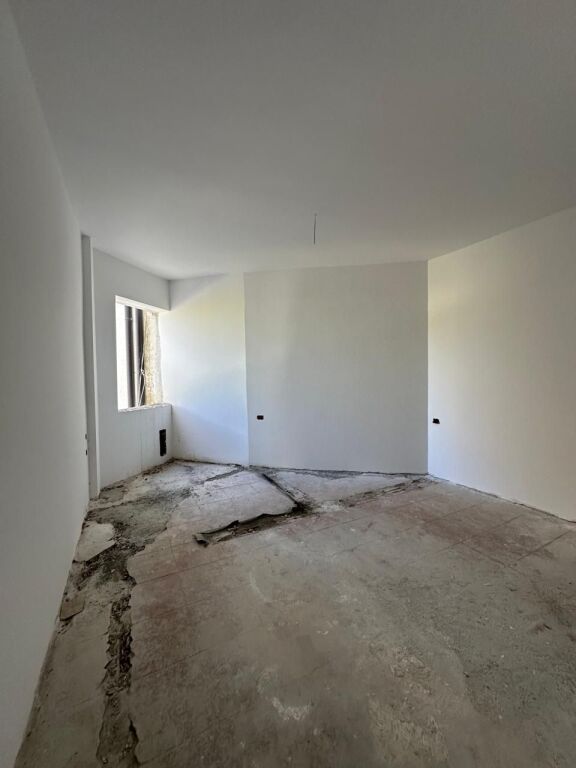 Shitet Apartament 2+1