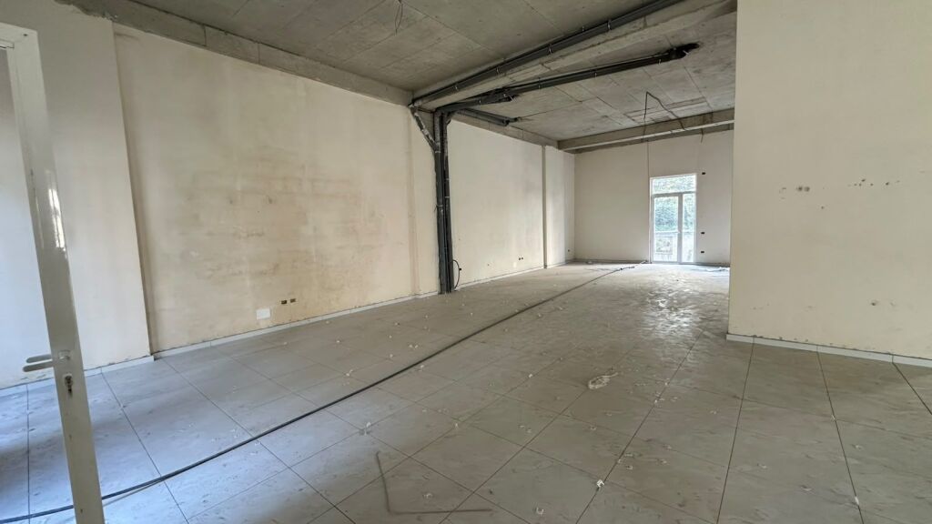 Unit for sale in Tirana Entry 2