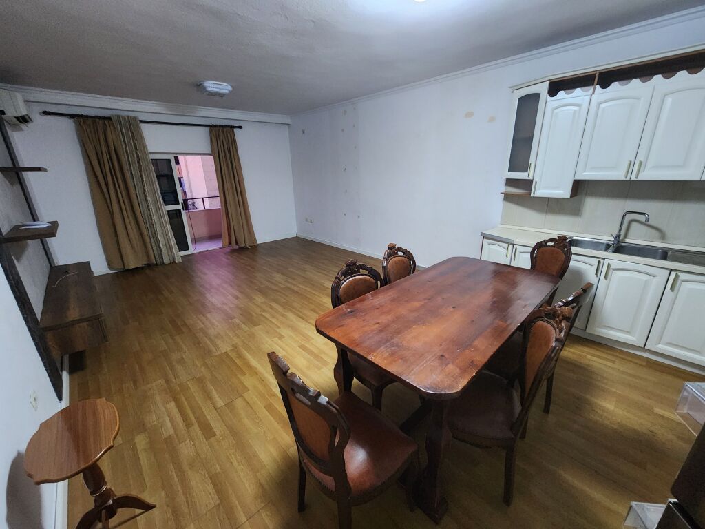 Shitet,Apartament 3+1+2,Komuna e Parisit