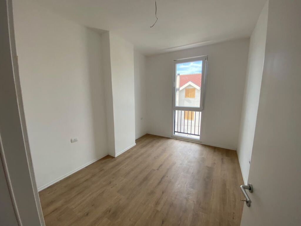 Shitet, Apartament 1+1 , Sauk, Tirane . Empire75357