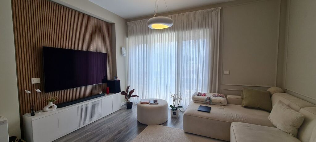 VENDESI appartamento 2+1 PREMIUM presso la Residenza "KODRA E DIELLIT"