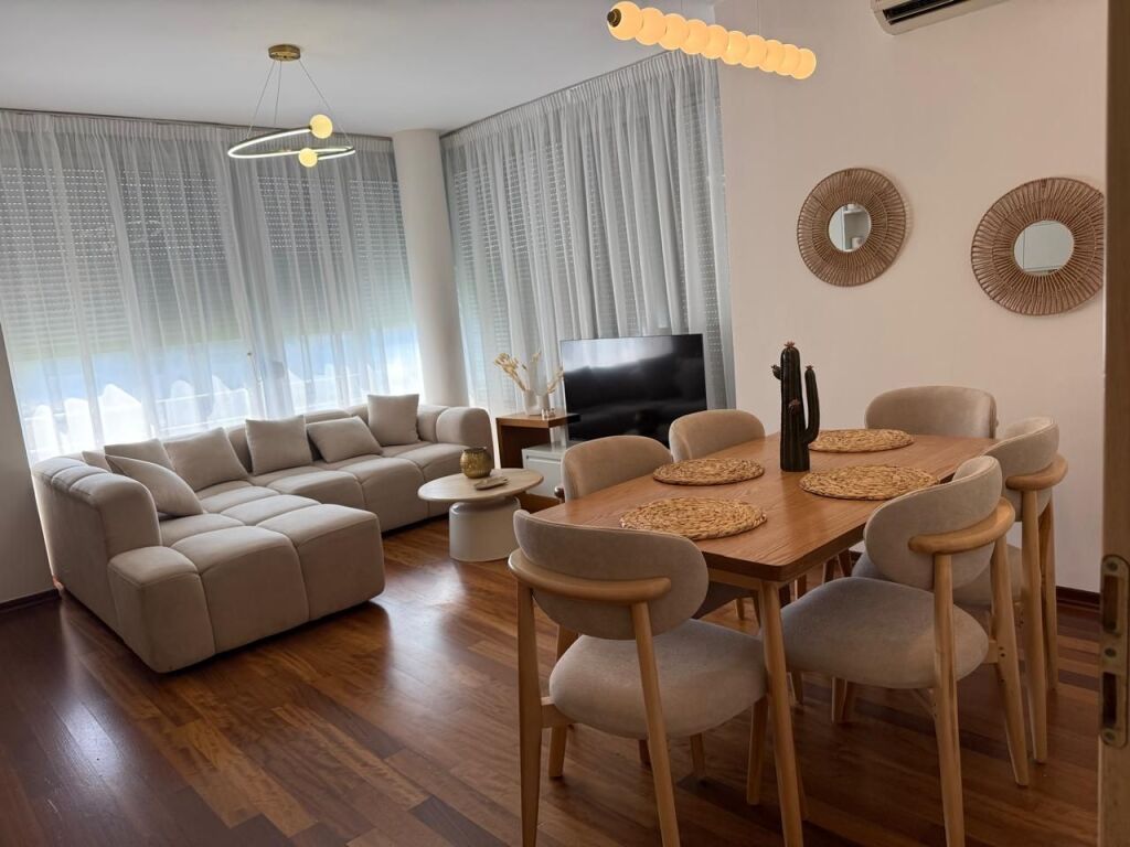 Me Qera: 2+1 &amp; 1 Ballkon (📍Rr. Kosovarëve - Dinastia ) K: 8 | 95,000 Lekë / Muaj Neto | Totalisht E Re ✨️
