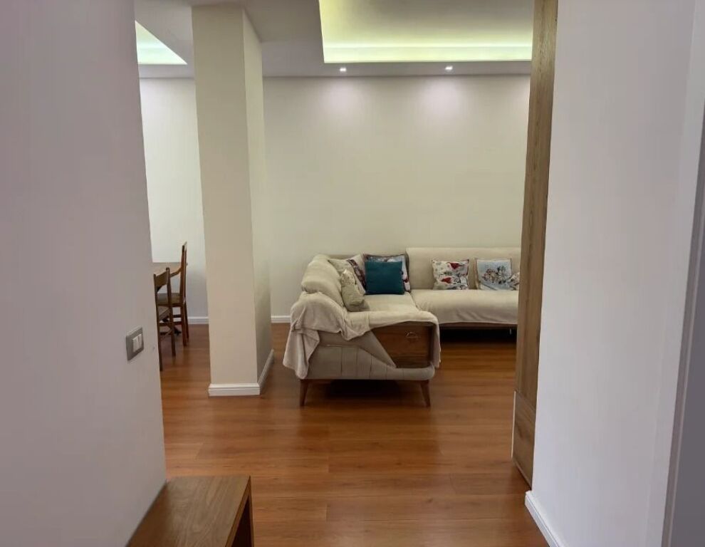 Jepet apartament 2+1+2 me qira tek Liqeni i Thate , prane Radisson , Kopshti Botanik , Kopshti Zoologjik .