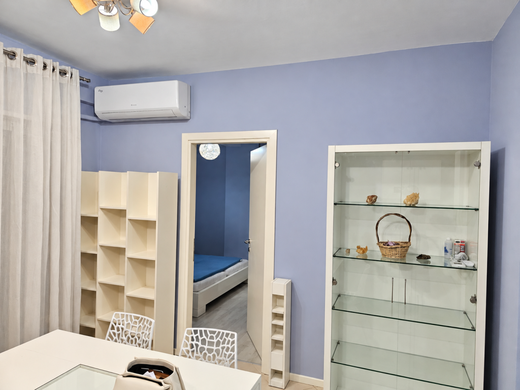 QERA 1+1+ GARDEROBE, KOMUNA E PARISIT, KRISTAL CENTER.