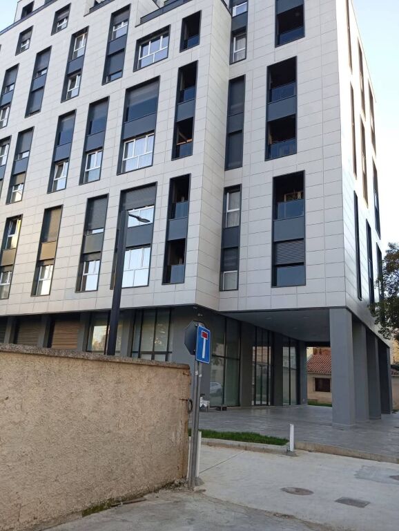 Appartamento 1+1 In Affitto - vicino alla Scuola Rossa, Tirana