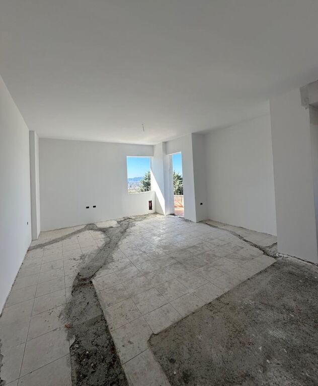 Shitet Apartament 2+1